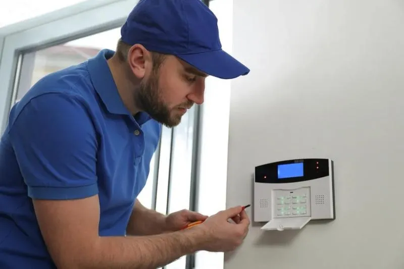 Jak skutecznie włączyć alarm w domu - proste kroki dla większego bezpieczeństwa